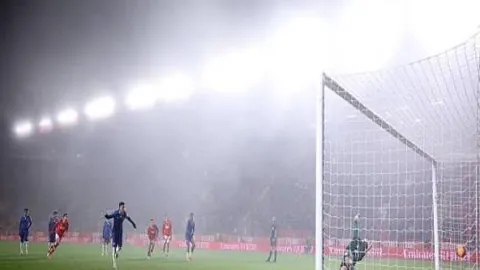 姆巴佩梅开二度，登贝莱助力，大巴黎6-4逆袭战胜巴萨