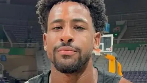 馬刺逆轉勝文班25分10板，保羅達成里程碑墨菲25+6，終結三連敗擊敗鵜鶘